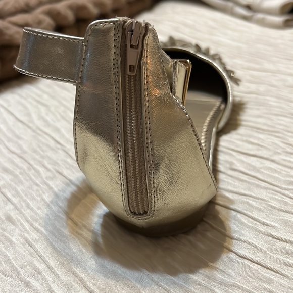 🎉HP🎉 Rachel Shoes Mindy in Gold - Picture 9 of 10